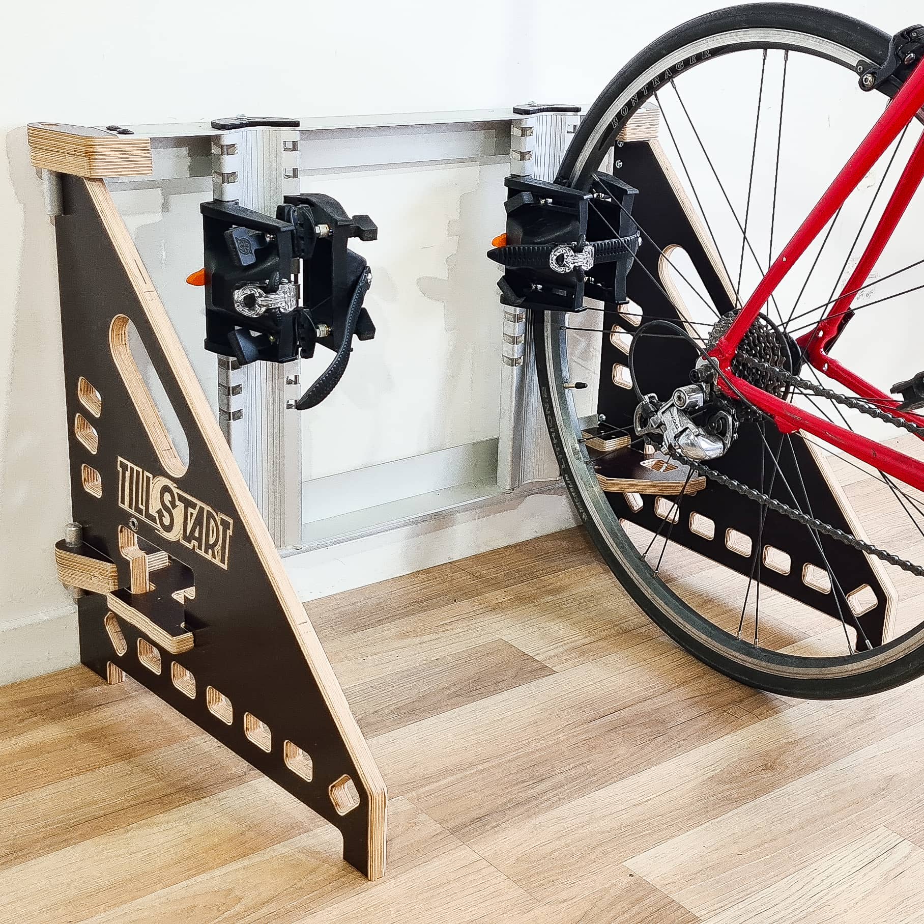 FIXATION PRATIQUE et RACK VELO INTERIEUR 